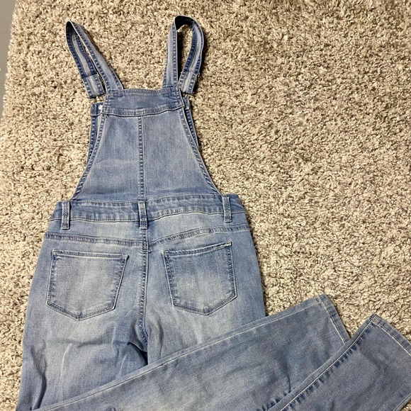 Cute Overalls 💙 - Picture 2 of 3